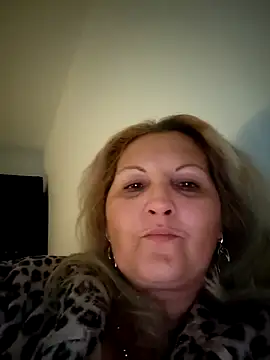 Snapshot of Divineblond chatting on October 17, 6:43 pm Divineblond online show from October 17, 6:43 pm