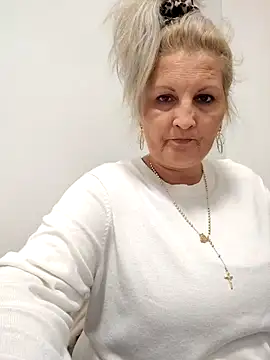 Snapshot of Divineblond chatting on October 29, 4:31 pm Divineblond online show from October 29, 4:31 pm