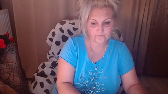 Snapshot of Divineblond chatting on October 31, 3:24 pm Divineblond online show from October 31, 3:24 pm