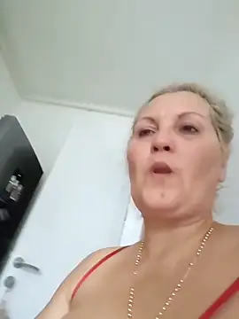 Snapshot of Divineblond chatting on November 12, 1:11 pm Divineblond online show from November 12, 1:11 pm