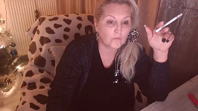 Snapshot of Divineblond chatting on November 24, 8:52 pm Divineblond online show from November 24, 8:52 pm