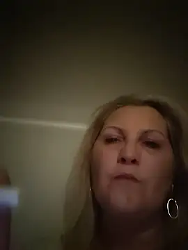 Snapshot of Divineblond chatting on November 26, 8:43 pm Divineblond online show from November 26, 8:43 pm