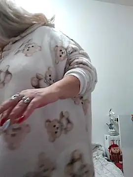 Snapshot of Divineblond chatting on December 13, 7:53 pm Divineblond online show from December 13, 7:53 pm