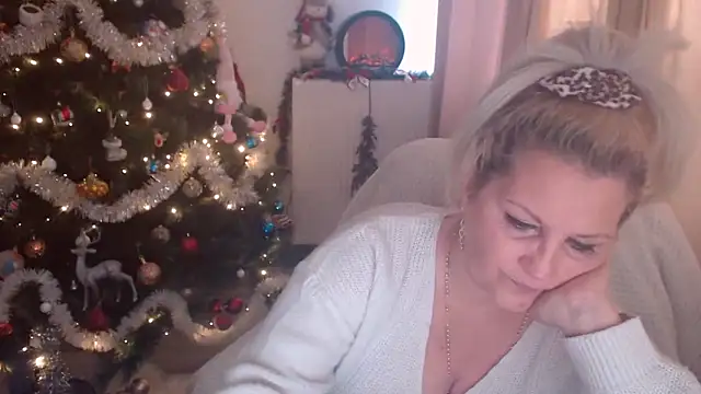 Divineblond online show from December 15, 9:57 am