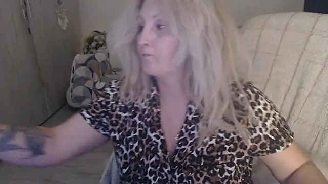 Divineblond online show from March 6, 5:53 pm