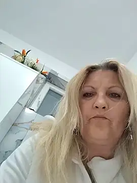 Divineblond online show from April 13, 7:30 pm