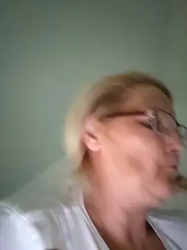Divineblond online show from May 22, 4:23 pm
