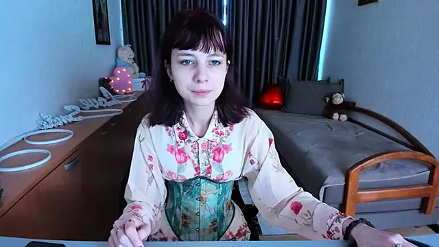 Snapshot of MiniLysii chatting on May 8, 5:35 am MiniLysii online show from May 8, 5:35 am