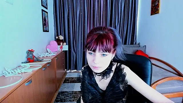 Snapshot of MiniLysii chatting on June 7, 6:06 am MiniLysii online show from June 7, 6:06 am