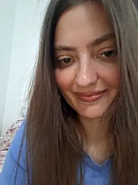Snapshot of Alba2331 chatting on May 17, 1:18 pm Alba2331 online show from May 17, 1:18 pm