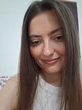 Snapshot of Alba2331 chatting on May 22, 12:33 pm Alba2331 online show from May 22, 12:33 pm