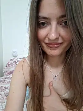 Snapshot of Alba2331 chatting on June 14, 11:45 am Alba2331 online show from June 14, 11:45 am