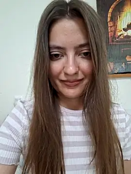Snapshot of Alba2331 chatting on August 4, 2:08 pm Alba2331 online show from August 4, 2:08 pm