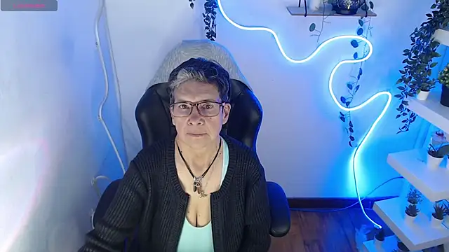 Snapshot of selena_ferreira chatting on July 24, 8:18 pm selena ferreira online show from July 24, 8:18 pm
