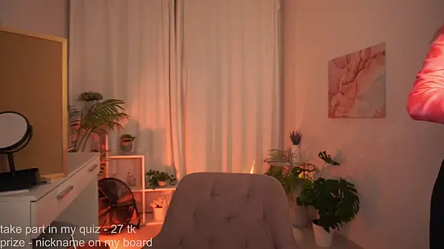 Snapshot of BettyMarlowe chatting on June 25, 5:23 am BettyMarlowe online show from June 25, 5:23 am