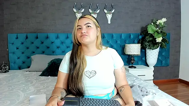 Snapshot of SabrinaMaddox chatting on May 29, 2:48 pm SabrinaMaddox online show from May 29, 2:48 pm