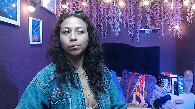 Snapshot of monik299 chatting on May 20, 1:17 pm monik299 online show from May 20, 1:17 pm