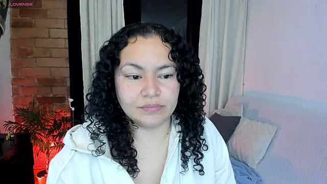 Snapshot of MissBronte chatting on June 18, 12:33 am MissBronte online show from June 18, 12:33 am