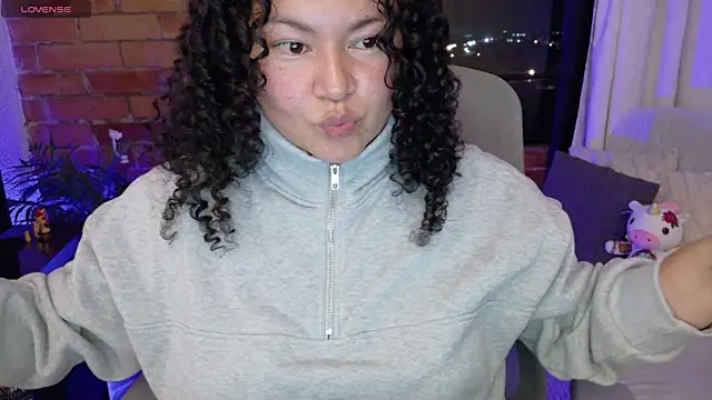 Snapshot of MissBronte chatting on June 25, 1:49 am MissBronte online show from June 25, 1:49 am