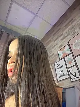 Snapshot of EmmaExoticaXXX chatting on June 8, 9:37 pm EmmaExoticaXXX online show from June 8, 9:37 pm
