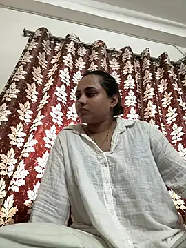 LUNA QUEEN95 online show from April 28, 8:30 am