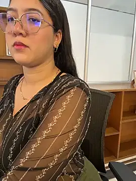 Snapshot of Chloe_Thomsoon_ chatting on June 6, 8:02 pm Chloe Thomsoon online show from June 6, 8:02 pm