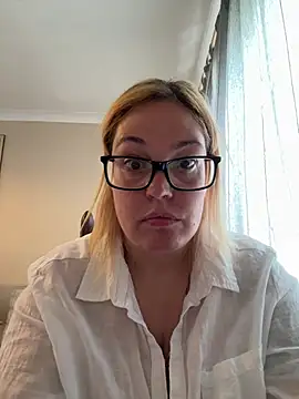 SecretRavenXO online show from May 13, 2:25 pm