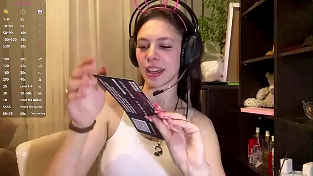 Snapshot of TuZezima chatting on May 21, 7:32 pm TuZezima online show from May 21, 7:32 pm