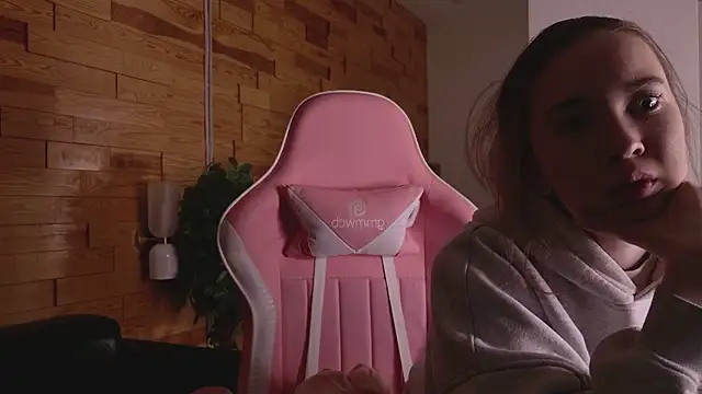 LilaMccoy online show from June 26, 3:55 am