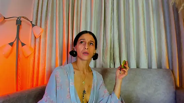Snapshot of TinaJaneo_01 chatting on June 23, 7:39 am TinaJaneo 01 online show from June 23, 7:39 am