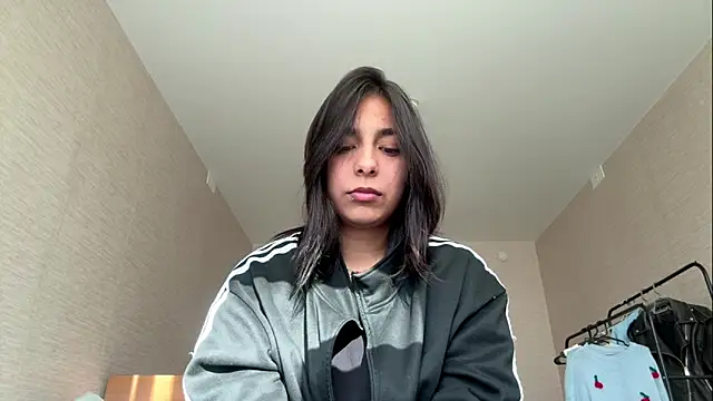 NikiBrunsvold online show from April 24, 2:41 pm