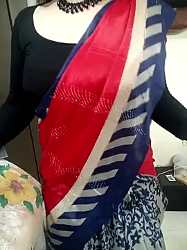 Snapshot of Aayaat__ chatting on May 22, 6:35 pm Aayaat online show from May 22, 6:35 pm