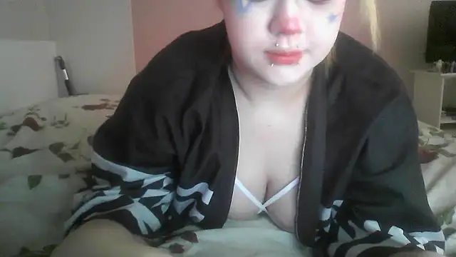 Snapshot of Amanda_Mia_ chatting on July 8, 12:37 am Amanda Mia online show from July 8, 12:37 am