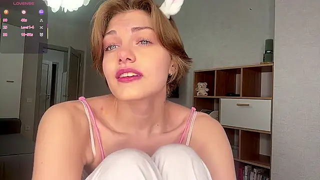 Snapshot of LinaFlamie chatting on July 10, 10:07 am LinaFlamie online show from July 10, 10:07 am