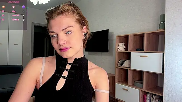 Snapshot of LinaFlamie chatting on July 17, 10:00 am LinaFlamie online show from July 17, 10:00 am