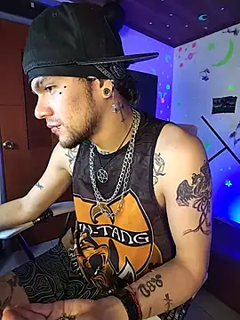 Snapshot of FonixXBelialX chatting on June 2, 12:12 am FonixXBelialX online show from June 2, 12:12 am