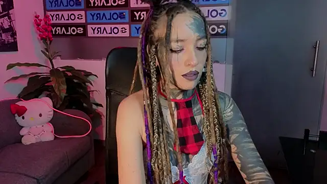 Snapshot of Lucy_Doll8 chatting on May 29, 8:51 pm Lucy Doll8 online show from May 29, 8:51 pm