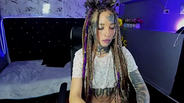 Snapshot of Lucy_Doll8 chatting on May 30, 8:55 am Lucy Doll8 online show from May 30, 8:55 am