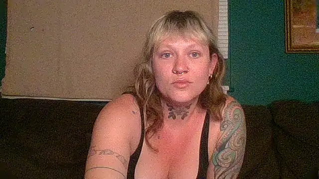 Snapshot of RosieSwitchBitch chatting on July 7, 12:46 am RosieSwitchBitch online show from July 7, 12:46 am