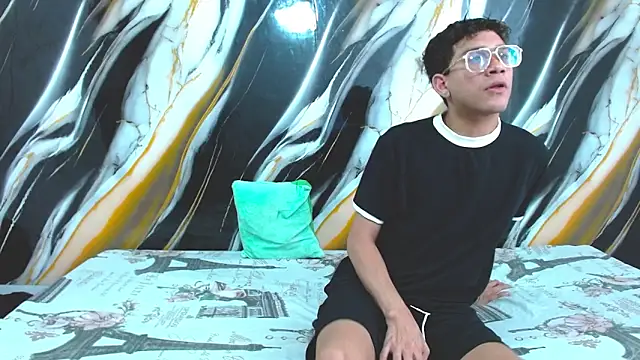 LAYAN FEMBOY online show from May 11, 6:16 pm