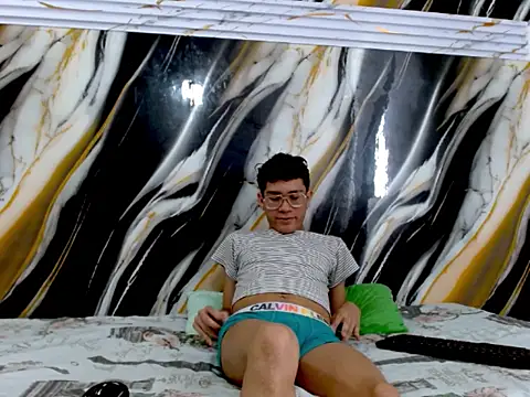 LAYAN FEMBOY online show from May 12, 5:21 pm