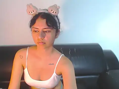 BellaLuxxs online show from May 16, 12:40 am