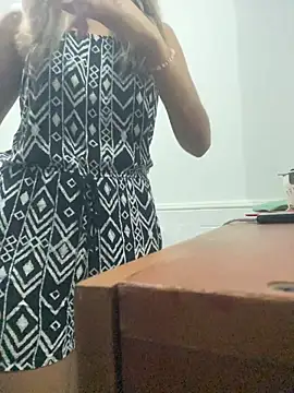 JennyFoxX X online show from April 24, 9:06 pm