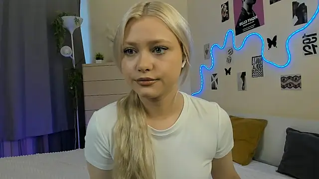 Snapshot of MidnightPoise chatting on July 9, 5:11 am MidnightPoise online show from July 9, 5:11 am