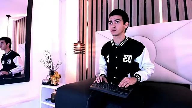 Snapshot of Feiccer_Castquer chatting on May 3, 11:16 am Feiccer Castquer online show from May 3, 11:16 am