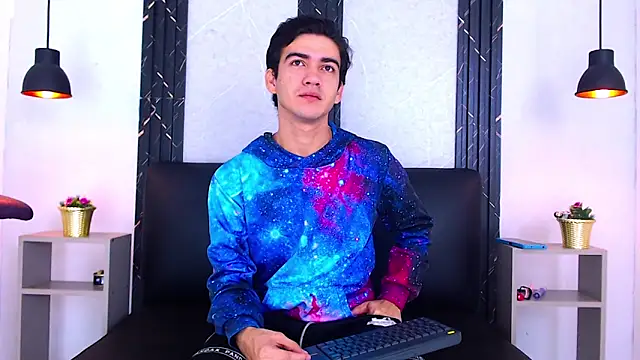 Snapshot of Feiccer_Castquer chatting on May 5, 11:07 am Feiccer Castquer online show from May 5, 11:07 am