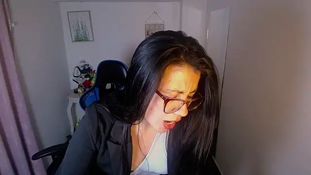 Snapshot of Valeri_bj chatting on June 12, 8:41 pm Valeri bj online show from June 12, 8:41 pm
