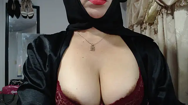Snapshot of nadia__abaud chatting on July 6, 12:51 am nadia abaud online show from July 6, 12:51 am