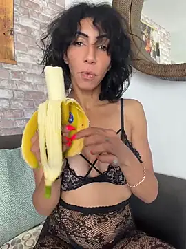 Yasmiinee online show from May 15, 2:35 pm