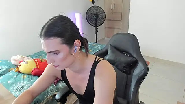 Snapshot of _shantallskinny_ chatting on June 3, 9:53 pm shantallskinny online show from June 3, 9:53 pm